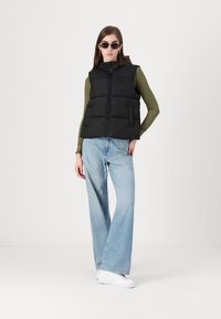 Pieces PCBEE PUFFER VEST  - Brezrokavnik - black