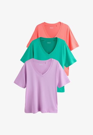 Trois T-shirts à manches courtes et encolure en V unis, en rose pastel, sarcelle et lavande, empilés avec le T-shirt lavande devant.