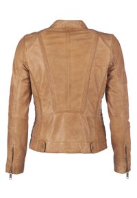 Braune Lederjacke mit taillierter Passform, ausgestattet mit einem Stehkragen, Nahtdetails und Reißverschlüssen an den Bündchen. Glatte Textur mit minimalem Hardware-Einsatz.