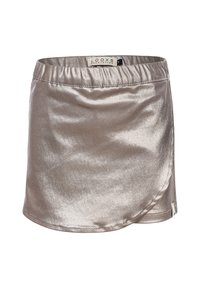 Glanzende metalen zilveren minirok met een elastische tailleband en een afgeronde zoomafwerking, voorzien van een klein merkembleem op de tailleband.