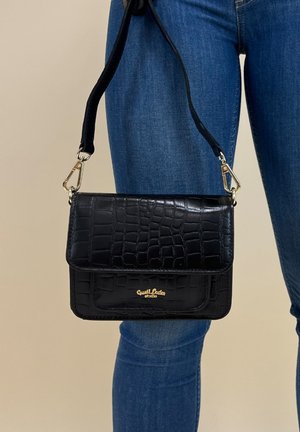 Gusti Leder ANOUK - Taška cez plece - schwarz