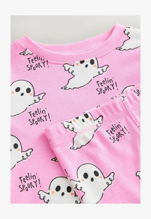 Set di pigiama in cotone rosa con un motivo a fantasma ripetuto e la scritta "Sentirsi Spooky!" su maglietta e pantaloni. Texture morbida e liscia.