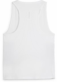 Valkoinen hihaton urheilutoppi, jossa on sileä pinta, pyöreä pääntie ja rei'itetty kuvio takana ilmanvaihtoa varten.