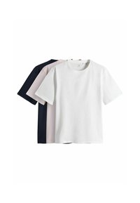 Drie t-shirts met korte mouwen: één wit, één lichtroze, één marineblauw. Gemaakt van katoen met een ronde halslijn en een ontspannen pasvorm.