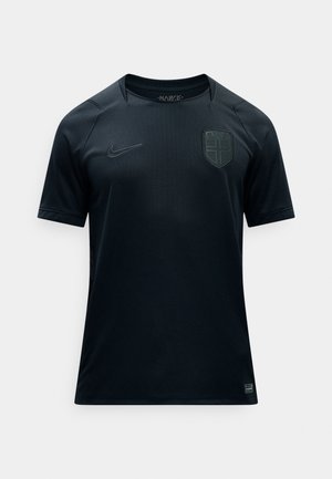 Sort sportstrøje med korte ærmer og diskrete lodrette striber, Nike-logo på højre bryst og skjoldemblem på venstre bryst.