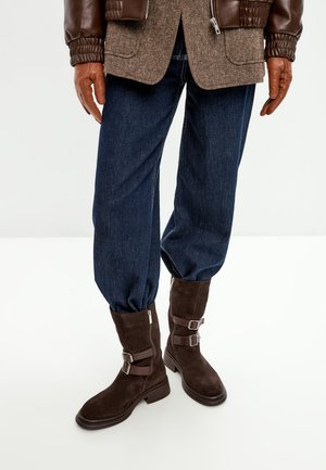 Cesare Gaspari Platform-nilkkurit - brown