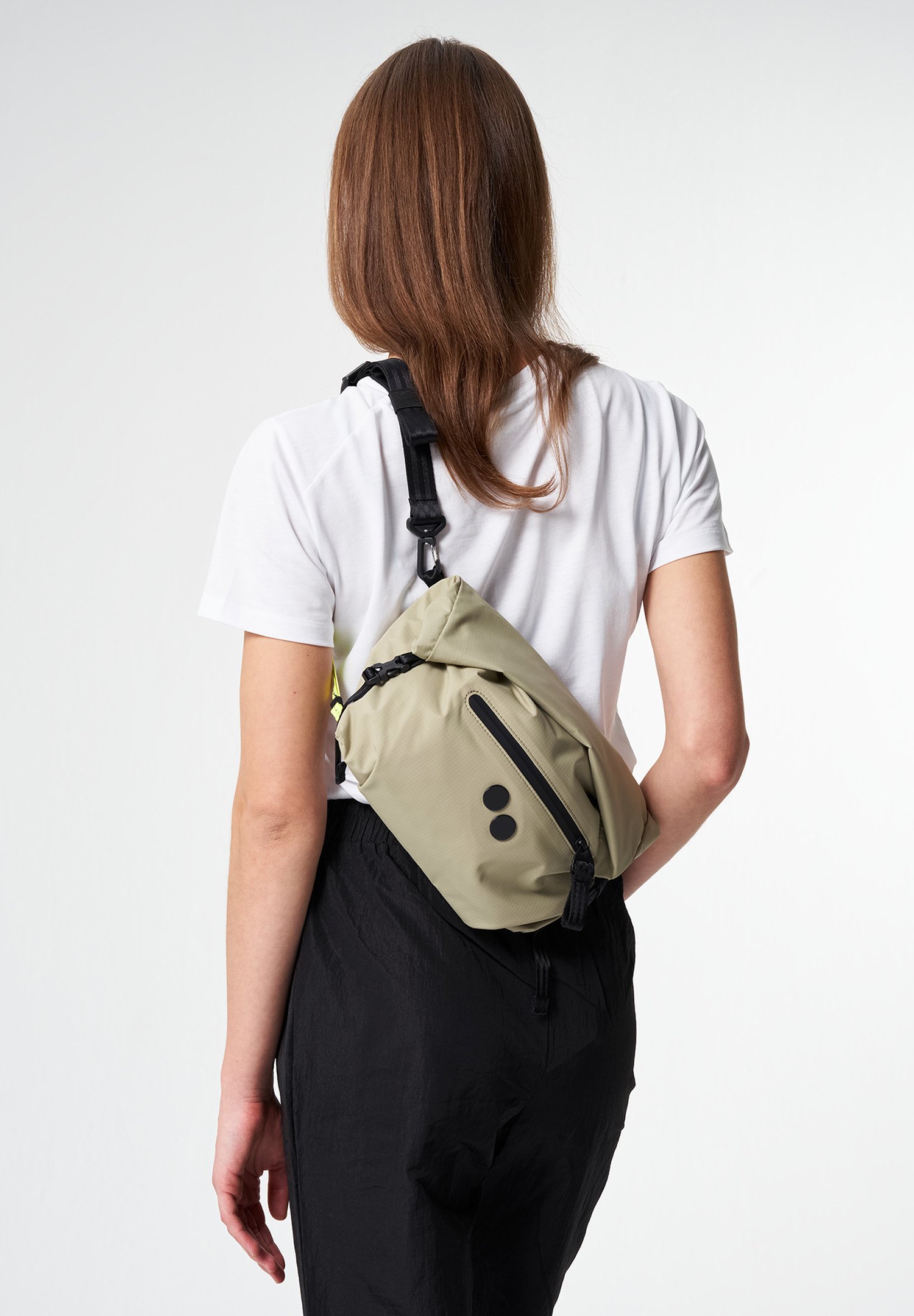 pinqponq SHOULDER AKSEL - Cross body bag - pure olive/olive - Zalando