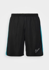 Mustat urheilu shortsit, joissa on joustava vyötärö, tummansiniset sivuraitat ja valkoinen Nike-logo vasemmassa lahkeessa. Kevyt materiaali.