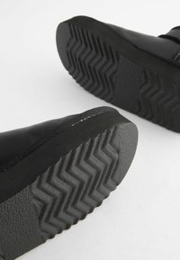 Next WARM LINED WATER REPELLENT  - Zimní obuv - black