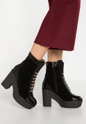 Enkellaarsjes met hoge hak - black