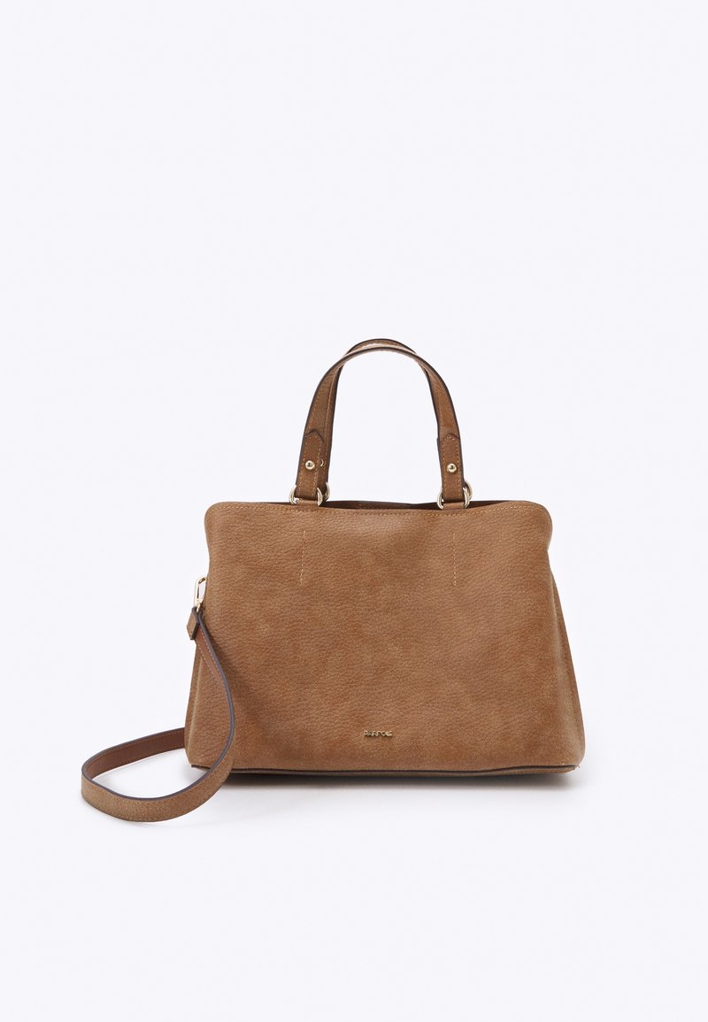 Sac en cuir texturé marron avec deux poignées et une bandoulière amovible sur fond blanc.