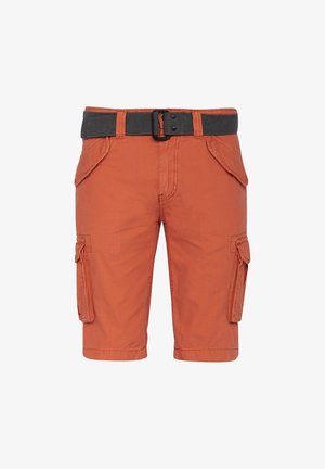 Bermuda cargo orange rouille avec plusieurs poches à rabat et une ceinture en tissu noire avec une boucle noire, vu de face.