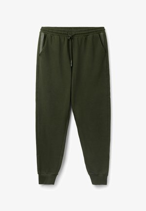 Ciemnozielone spodnie dresowe z elastycznym pasem, sznurkiem i dwiema bocznymi kieszeniami; zwężane nogawki z ribbowanymi ściągaczami, wykonane z miękkiego materiału.