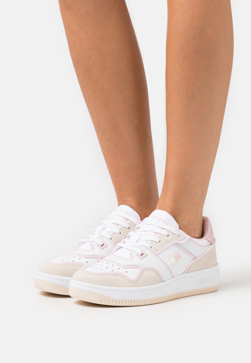 Tommy Jeans DECON BASKET CUT Trainers calico/offwhite Zalando
