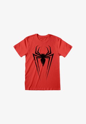 Rød bomulds T-shirt med et sort edderkoppgrafik med forlængede ben, centreret på brystet, mod et glat, ensartet stof.