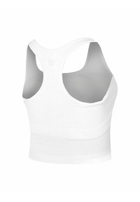 Sujeción deportiva blanca con diseño de espalda de nadador, que presenta una textura suave y una tela elástica. Un leve acanalado añade un detalle sutil.