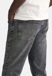 GANT Jeans a sigaretta - black
