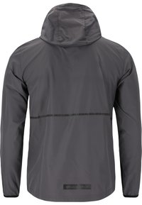 Graue wasserdichte Jacke mit Kapuze, aus leichtem Material. Verfügt über einen horizontalen schwarzen Streifen und ein Logo am Saum.