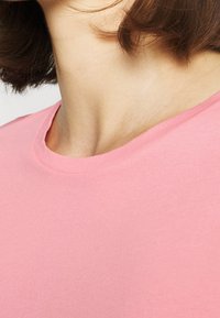 Tommy Hilfiger T-shirts print - pink