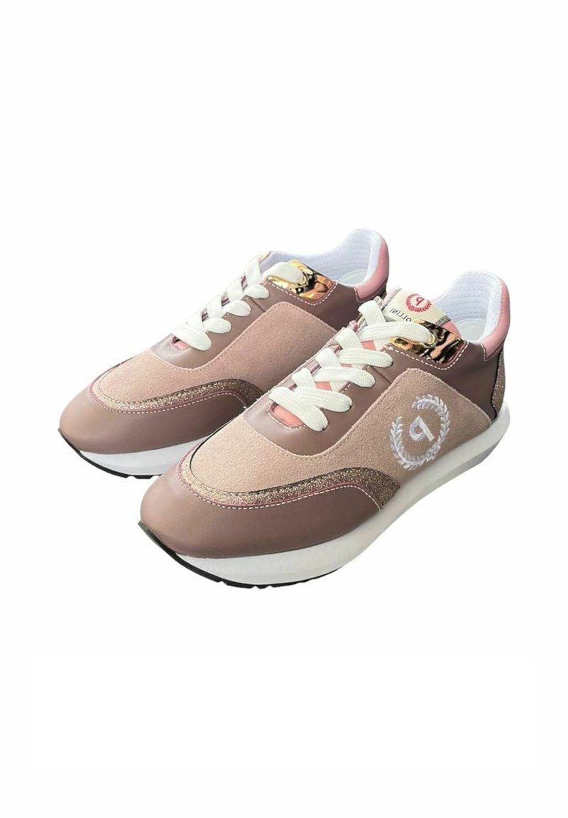 Scarpe sportive rosa e marroni realizzate in camoscio e pelle, con lacci bianchi, dettagli glitterati e un logo metallico sul lato.