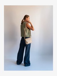 Επιλέχθηκε, light taupe