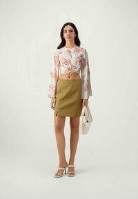 Malina INDRA WIDE SLEEVE CROPPED - Blúz - coral red