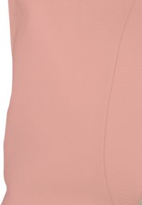 Sac en cuir rose avec une surface texturée, présentant une forme lisse et incurvée ainsi qu'un détail de couture subtile. Aucun accent supplémentaire visible.