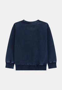 Felpa blu navy con maniche lunghe, scollatura e polsini a coste. Tessuto morbido, con una cucitura rotonda sulla schiena e orlo.
