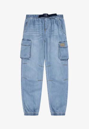 Világoskék farmer cargo nadrág rugalmas derékkal, állítható övvel, két oldalsó zsebbel és két nagy cargo zsebbel a combokon.