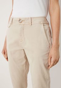 s.Oliver Pantalon classique - beige