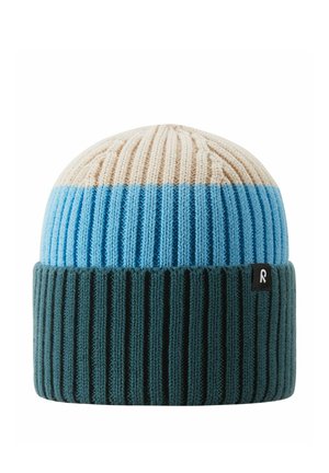 Dziana czapka z szerokim prążkowanym wzorem w beżowych, jasnoniebieskich i ciemnozielonych blokach kolorystycznych, z małą czarną metką z logo.