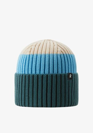 Dziana czapka z szerokim prążkowanym wzorem w beżowych, jasnoniebieskich i ciemnozielonych blokach kolorystycznych, z małą czarną metką z logo.