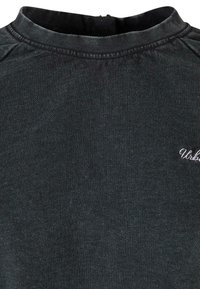 Svart crew neck sweatshirt laget av teksturert stoff, med en liten brodert logo på brystet. Glatte sømmer og minimalt design.