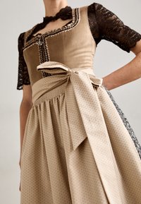 Krüger Dirndl Dirndlica - hellbraun