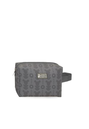 Bolsa de aseo rectangular gris con patrones oscuros de la cabeza de Mickey Mouse, una cremallera en la parte superior y una asa lateral.