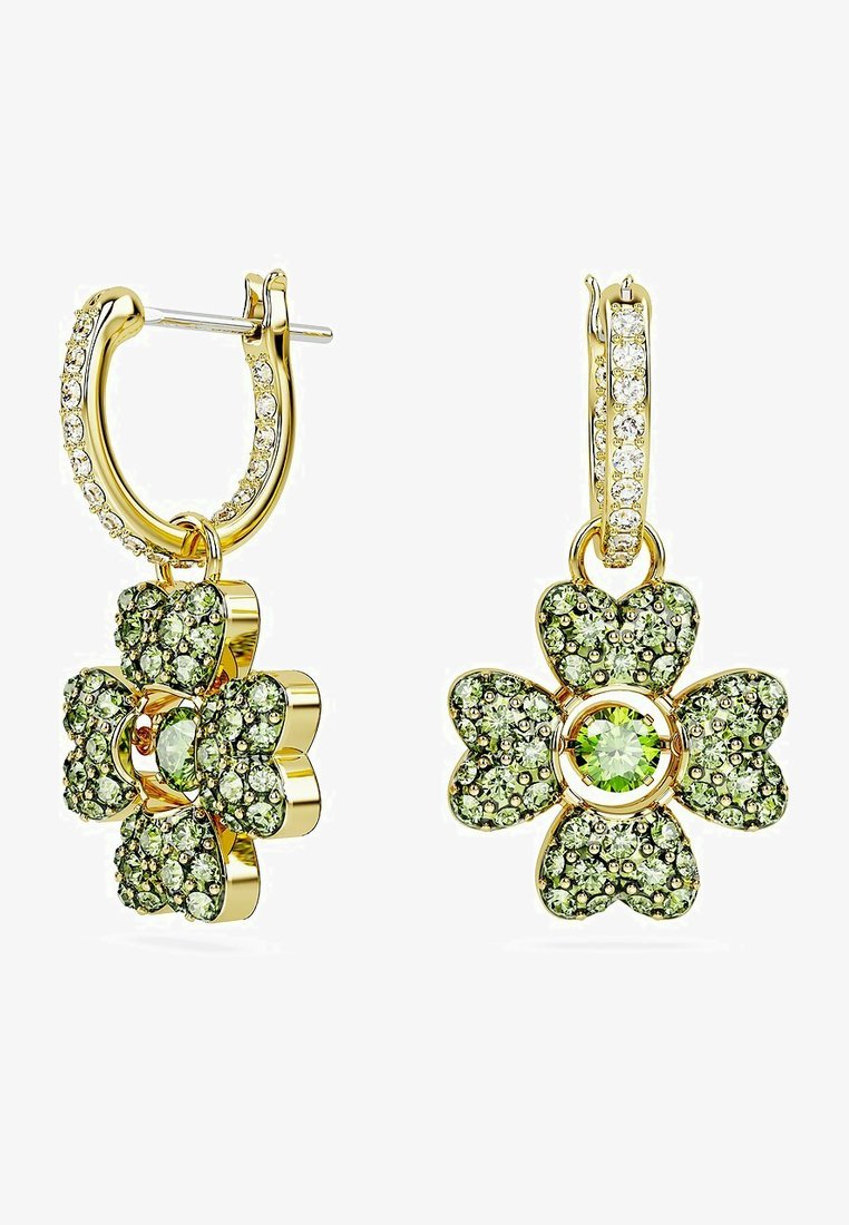 Orecchini a cerchio in tono oro con un design a fiore, arricchiti da gemme verdi, una pietra centrale e accenti brillanti. Texture dettagliata ed elegante in tutta la superficie.