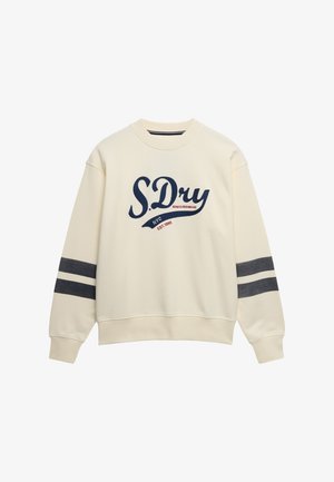 Sweatshirt crème avec un col rond, arborant un logo brodé bleu marine et rouge. Des rayures gris foncé sur les manches ajoutent du contraste au design.