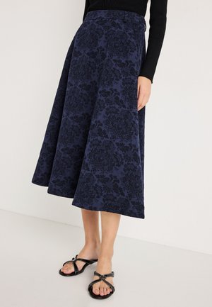 - Spódnica trapezowa