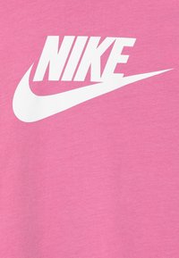 Nike Sportswear TEE CROP FUTURA - T-shirt estampada - magic flamingo