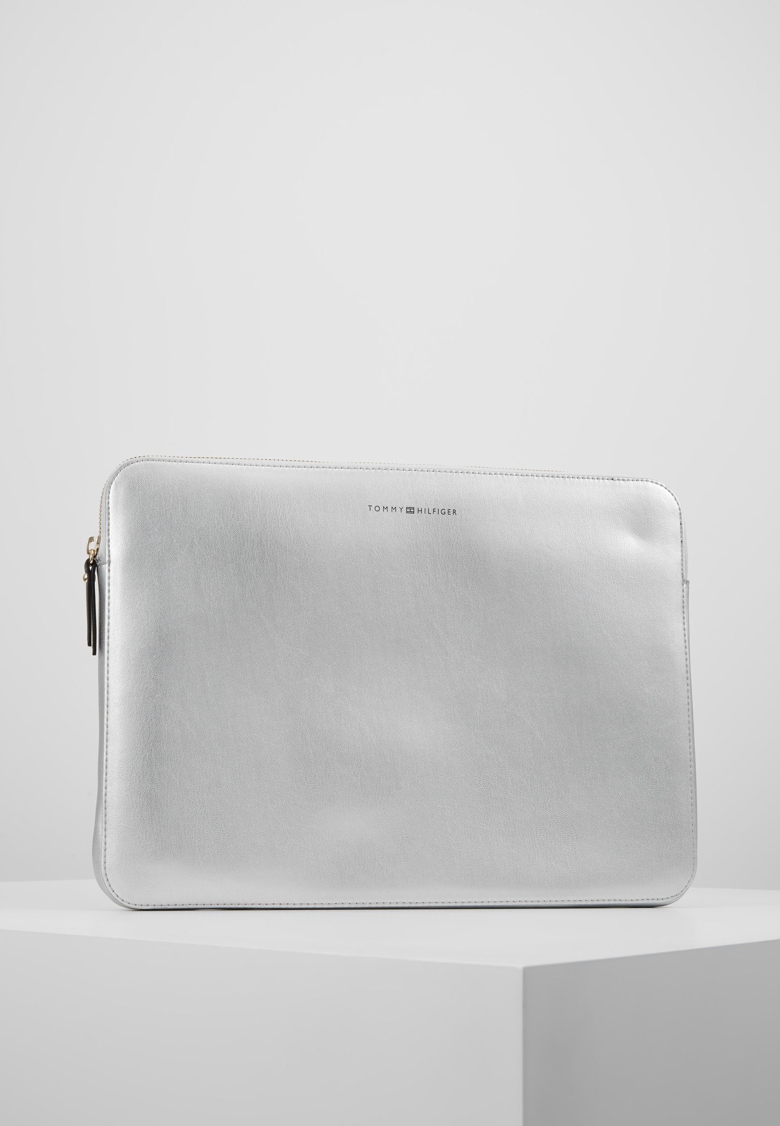 tommy hilfiger charming work bag set