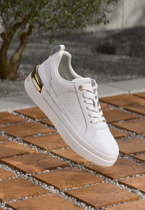 LUX COURT MONOGRAM - Sneakers basse - white