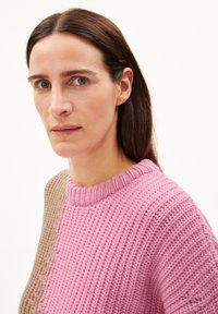 ARMEDANGELS MIYAAR  - Trui - pink me up-dry bark