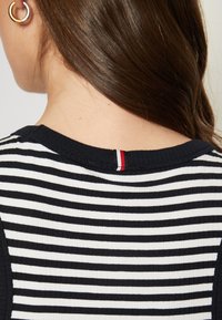 Tommy Hilfiger SLIM TANK  - Top - desert sky/white