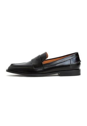 Loafers - patent black