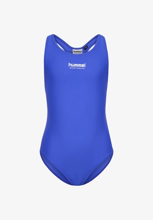 Niebieski jednoczęściowy strój kąpielowy wykonany z gładkiej tkaniny. Posiada zaokrąglony dekolt, krój typu racerback oraz biały logo na piersi.
