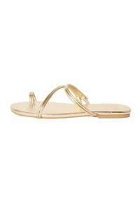 Gouden platte sandaal met dunne banden en cirkelvormige accenten. De zool is glad met een glanzende metallic afwerking en een minimalistisch ontwerp.