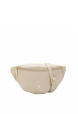 Beżowa skórzana nerka z złotym zamkiem błyskawicznym i małym metalowym logo, regulowany pasek oraz zaokrąglony kształt umożliwiający noszenie bez użycia rąk.