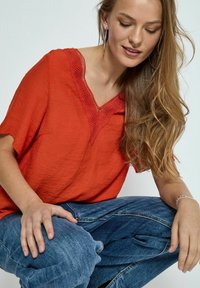 Desires MILA SHORT SLEEVE - Blúzka - red clay