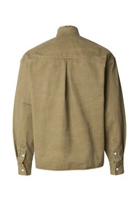 Olivgrünes Langarmhemd mit einer Rückenfalte, Knopfmanschetten und einer weichen Textur. Verfügt über einen klassischen Kragen und dezente Markenkennzeichnung am Nacken.