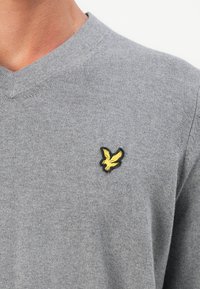 Lyle & Scott V NECK - Maglione - mid grey